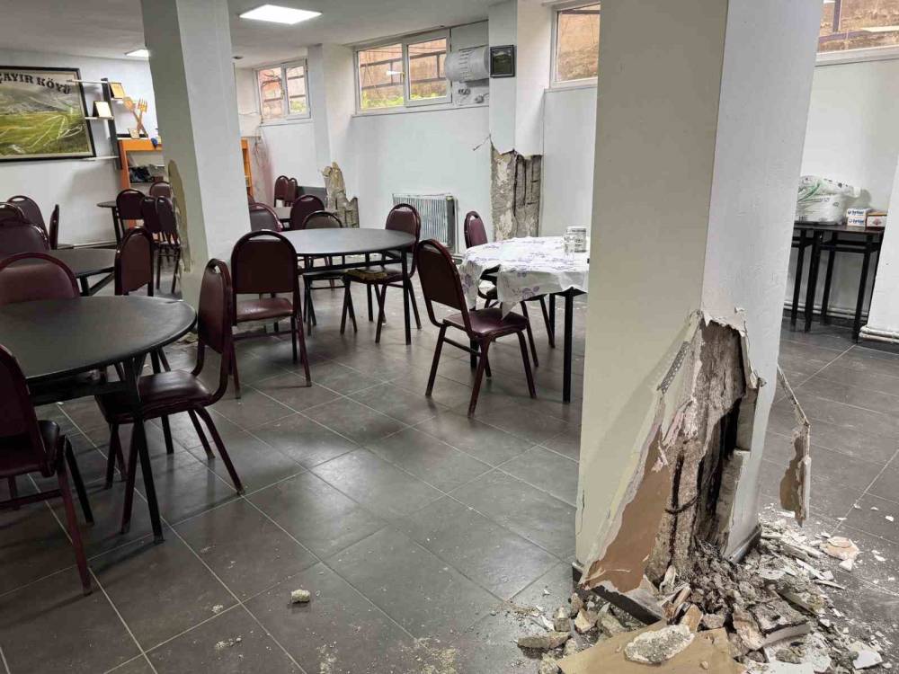 Küçükçekmece’de 6,2’lik depremde 6 katlı binanın kolanları patladı